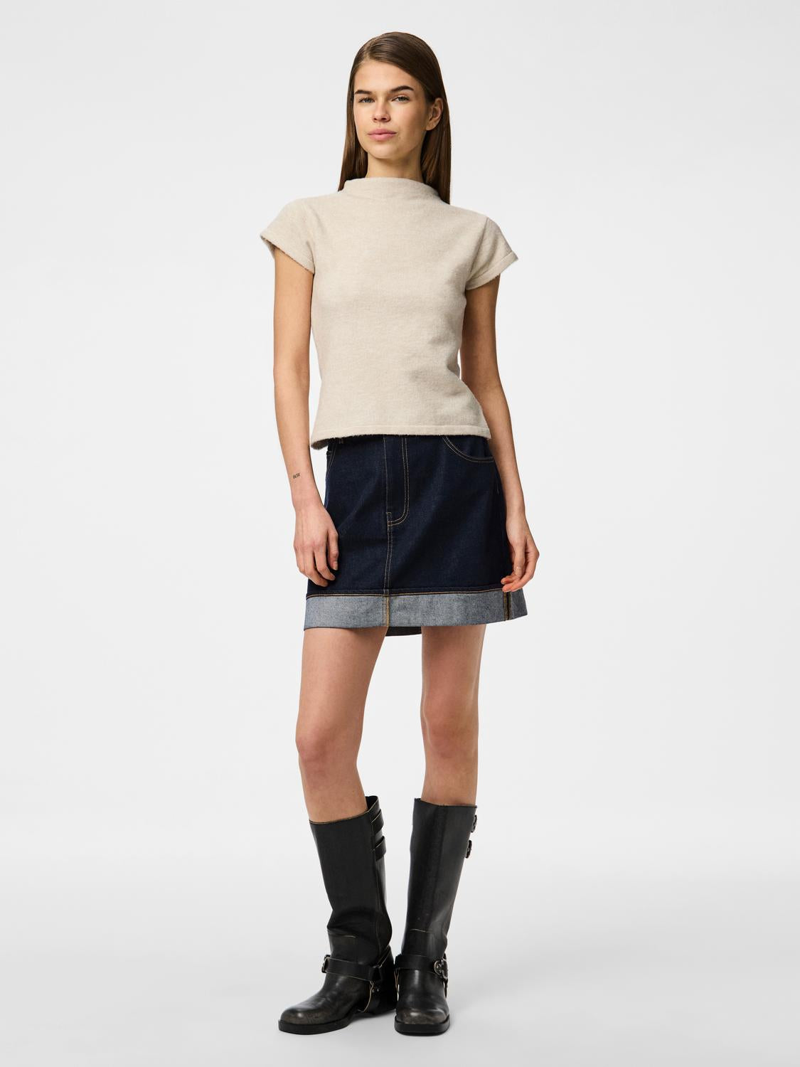 model_shot-front_full